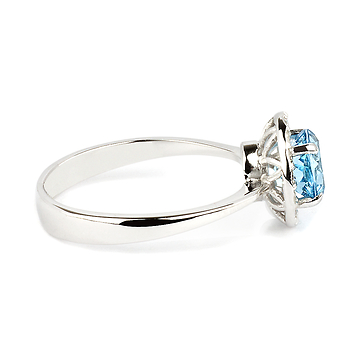 Кольцо из белого золота с голубым топазом и бриллиантами